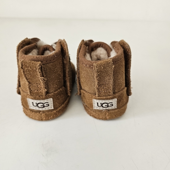 UGG Baby Neumel Brown Suede Warm Chukka Booties Size 2-3 Cozy - Picture 5 of 8